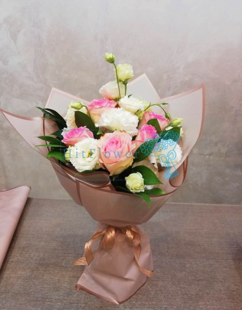 Букет цветов Первые цветы Букет цветов из: Розы и Лизиантусы